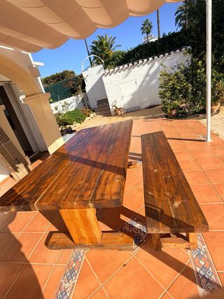 Mesa de madera exterior