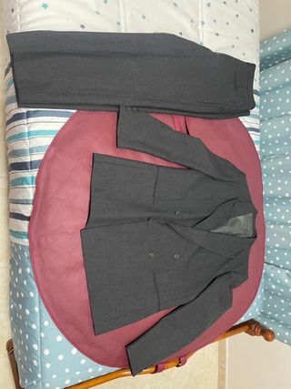 Traje de chaqueta y pantalón.Tengo subidos varios.