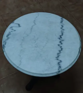 Mesa auxiliar redonda de mármol