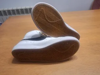 Zapatillas Nike Blancas y Negras