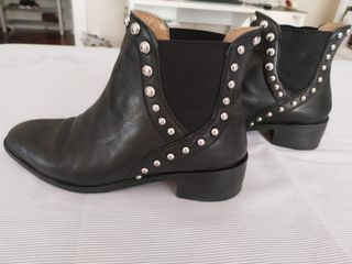 Botines negros Zara tachuelas