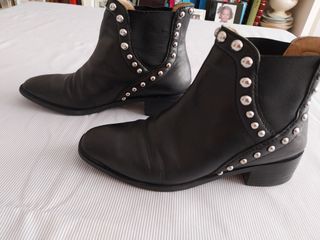 Botines negros Zara tachuelas
