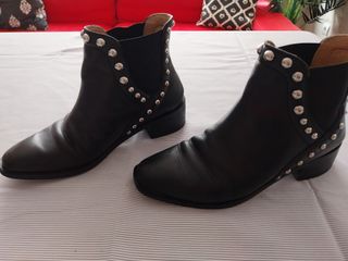 Botines negros Zara tachuelas