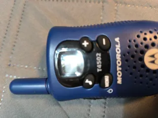 2 Walkie Talkies Motorola T4502