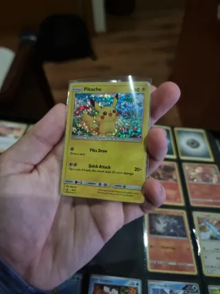 Carta Pokémon Pikachu Holo