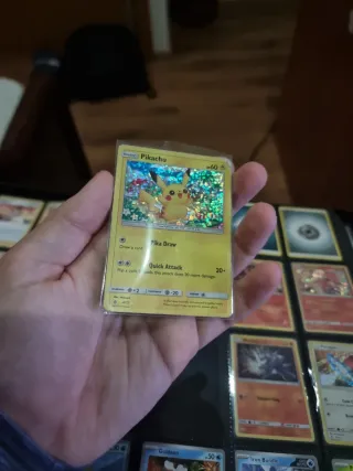 Carta Pokémon Pikachu Holo