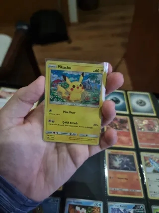 Carta Pokémon Pikachu Holo