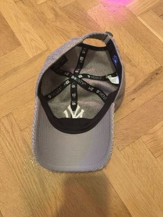 Gorra New Era NY Yankees 9TWENTY Gris