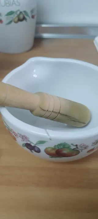 Juego vintage de tarros y especieros de cocina.