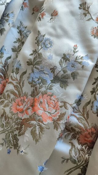 Traje Alicantina Gris Piedra Claro y blanco