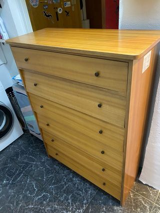 Cómoda 5 cajones madera clara. Vintage nórdica.
