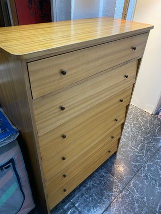Cómoda 5 cajones madera clara. Vintage nórdica.