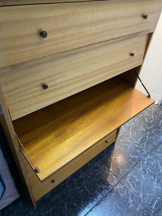 Cómoda 5 cajones madera clara. Vintage nórdica.