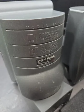 2 altavoces KEF SP3235 negros