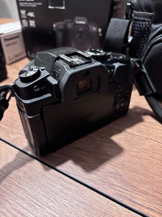Panasonic Lumix G80 + Grip + Baterías