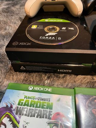 Xbox One X + 3 Mandos + 5 Videojuegos