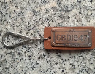 Llavero Cuero Placa Metálica GB01947 NC