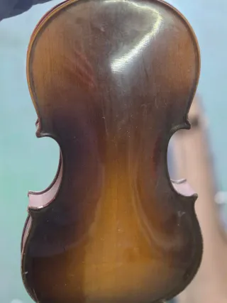 Violín antiguo para restaurar