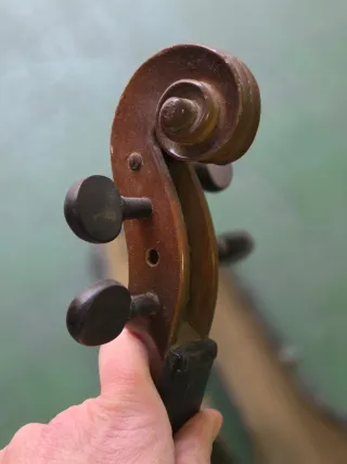 Violín antiguo para restaurar