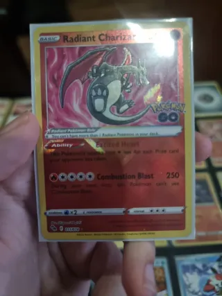Carta Pokémon Radiant Charizard