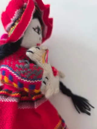 Muñeca artesanal Perú