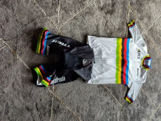 Maillot y Culotte Campeón del Mundo UCI