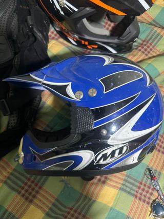 Casco de moto azul MT Helmets