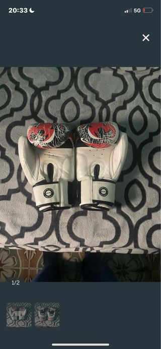 Guantes de Boxeo Blancos y Rojos