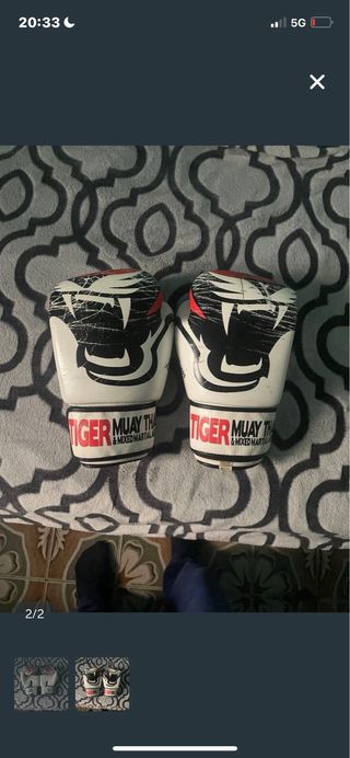 Guantes de Boxeo Blancos y Rojos