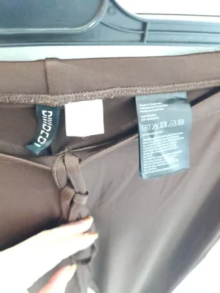 Pantalones marrones con cintas para la cintura
