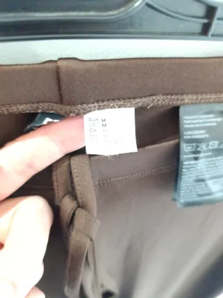 Pantalones marrones con cintas para la cintura