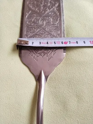 Paleta para servir de metal con baño de plata.