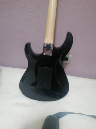 Guitarra Eléctrica Yamaha Negra