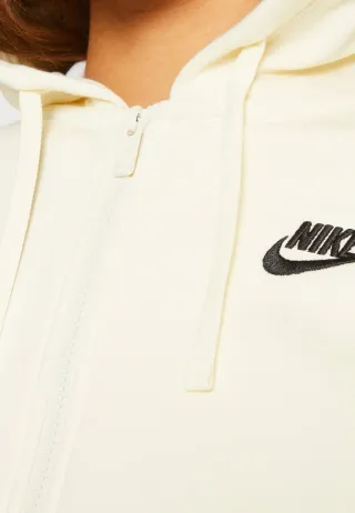 Nike Sportswear Segunda
