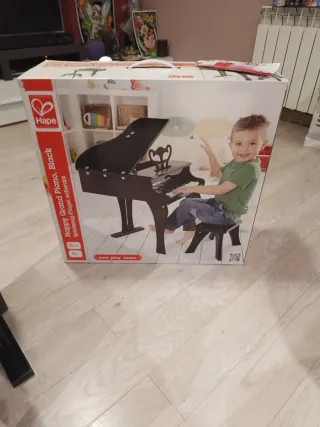 Piano  de madera Hape Negro con Taburete