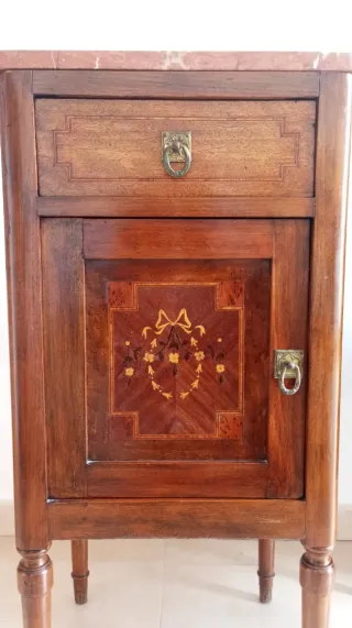Comodini antichi in legno e marmo