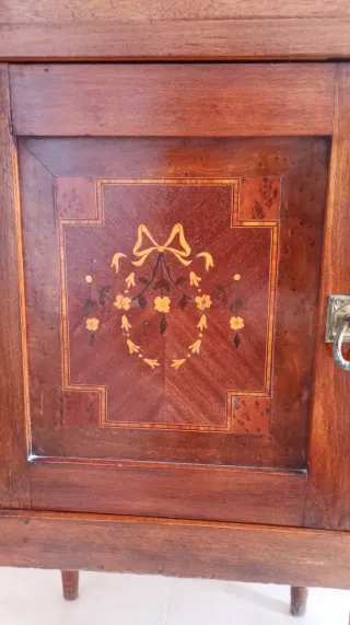 Comodini antichi in legno e marmo