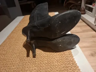 Botas altas de piel negras