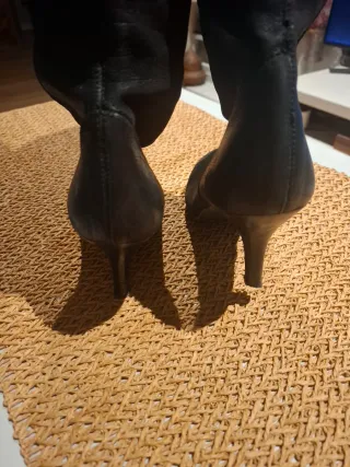 Botas altas de piel negras