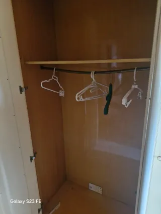 Armario 5 puertas beige y blanco