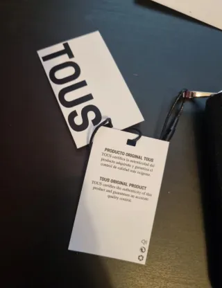 Monedero Tous Negro con etiquetas