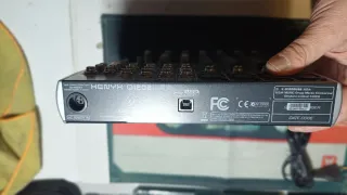 Mesa de mezclas Behringer Q1202USB