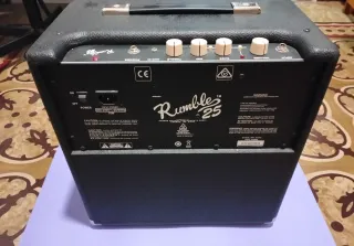 Amplificador Bajo Fender Rumble 25 Combo