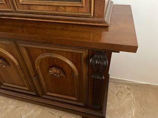 Vetrina in legno con ante in vetro