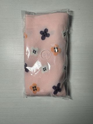 Calcetines altos azul claro con hojas