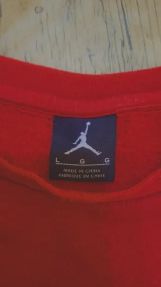 Sudadera Nike Roja y Gris. Ancho 64 cm.  Largo 69