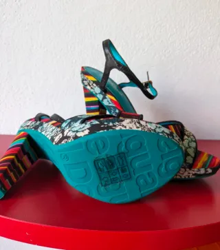 Sandalias Desigual Tacon Multicolor