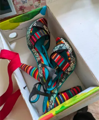 Sandalias Desigual Tacon Multicolor