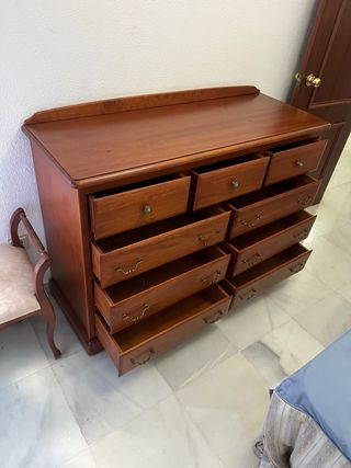 Cómoda de madera maciza vintage