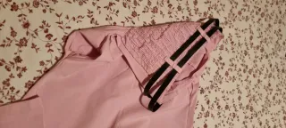 Mono rosa elástico con cinturones y bolsillos